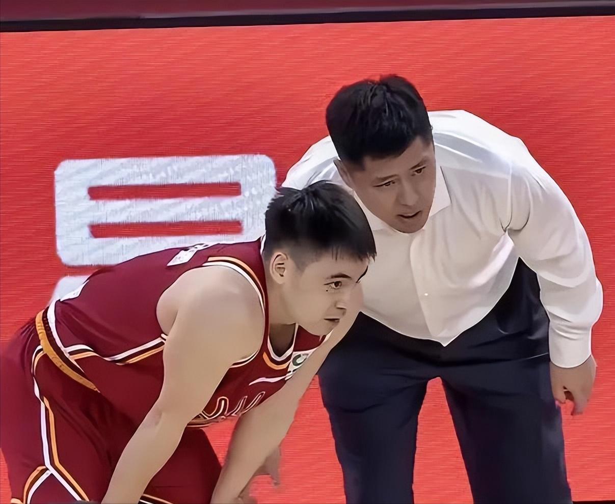 U17男篮虐委内瑞拉！张懿赵杰+2将齐爆，多人贡献，吕飞燕下替补